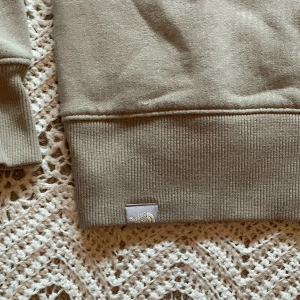 The North Face Men's Beige Crewneck Sweater Embroidered Unisex Small Soft